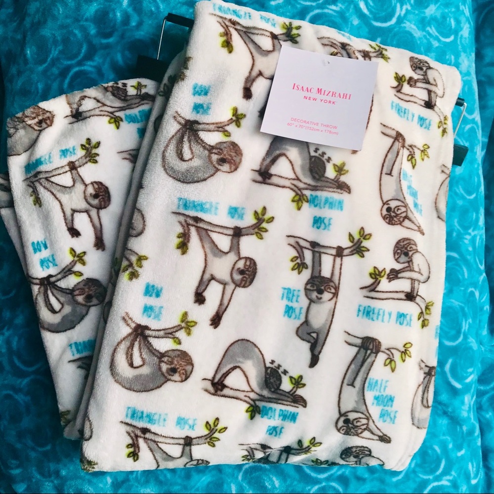 Isaac Mizrahi Yoga Yogi Sloths Plush Throw Blanket - Picture 2 of 9